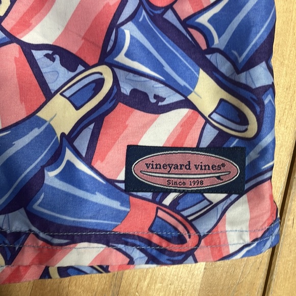 Men’s vineyard vines swim shorts - Picture 2 of 6